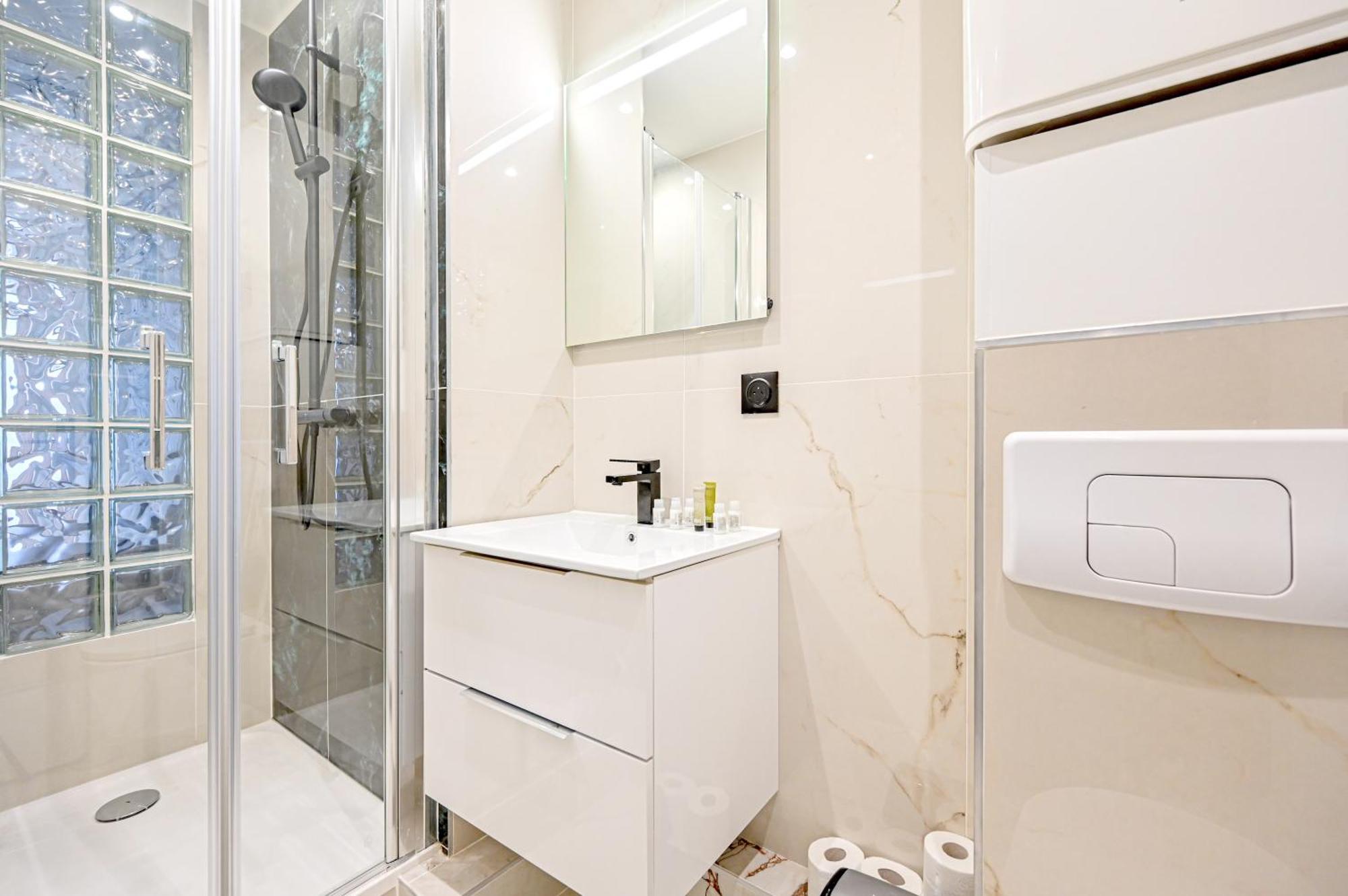Relax In A Stylish Flat In Montmartre Apartment Paris Luaran gambar